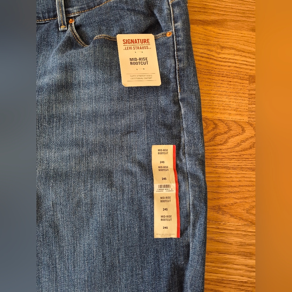 Levi's Mid-Rise Bootcut Women's Denim Jeans - Picture 2 of 10